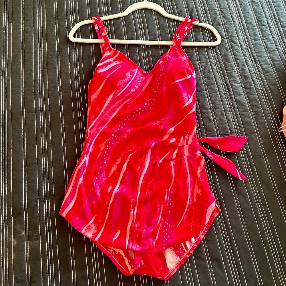 Le Cove hot pink one piece bathing suit